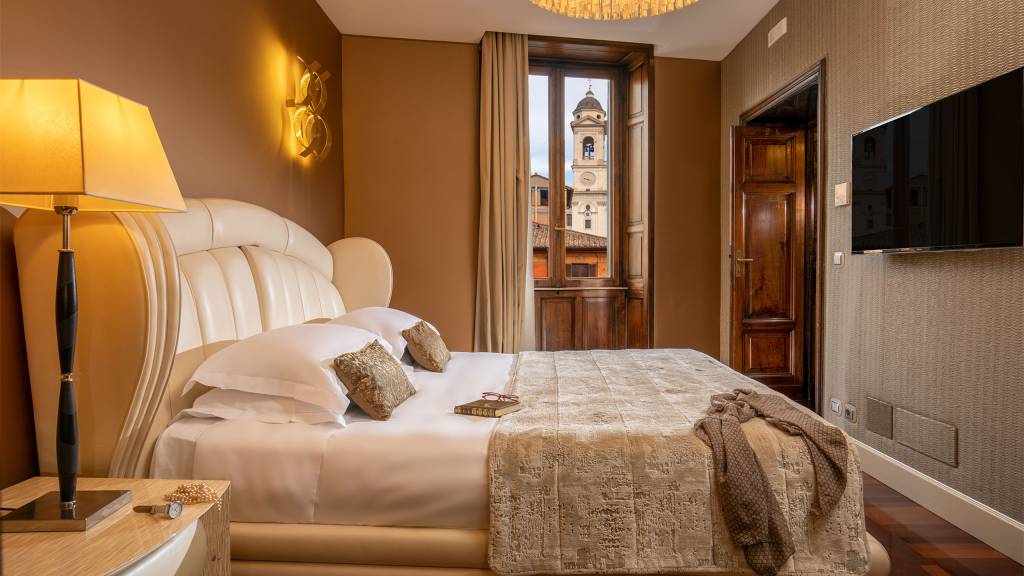 The-Inn-At-The-Spanish-Steps-presidential-suite-4