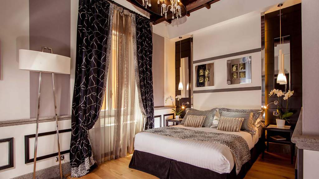 The-Inn-At-The-Spanish-Steps-Rome-suite-deluxe-premium-4